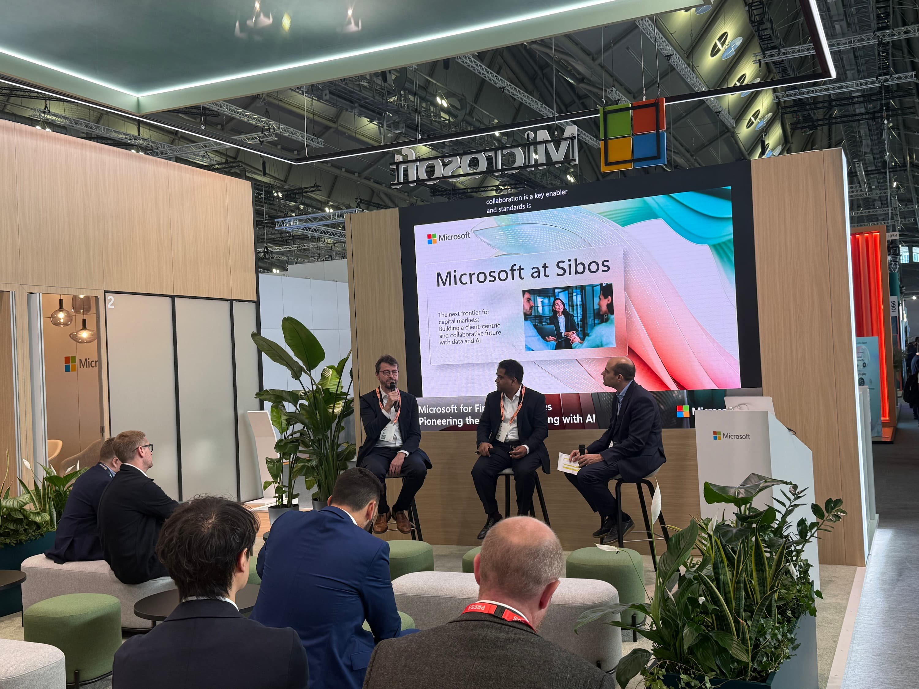 microsoft-stand-panel